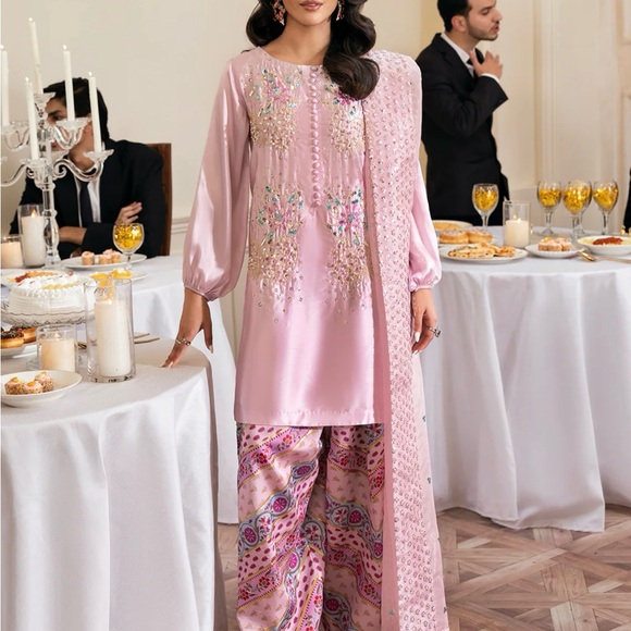 Elegant Pink Embellished Dress - Picture 5 of 8